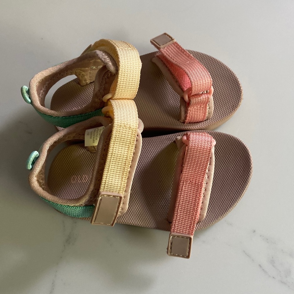 Gently worn size 6 old navy sandals